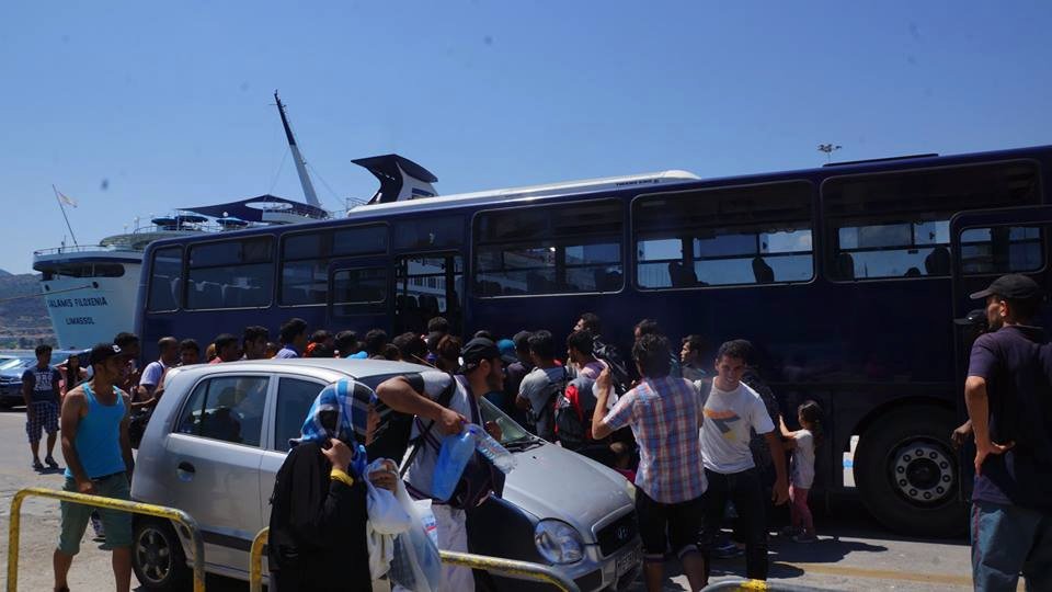 Απόβαση 2.000 μεταναστών στο λιμάνι της Μυτιλήνης [εικόνες]  | iefimerida.gr 3