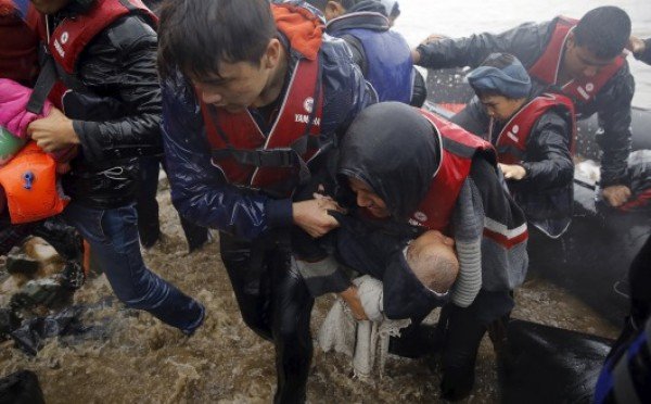 Τραγωδία με κακοκαιρία: Αλλοι 5.000 μετανάστες έφτασαν σε ένα 24ωρο στη Λέσβο [εικόνες]  | iefimerida.gr 0