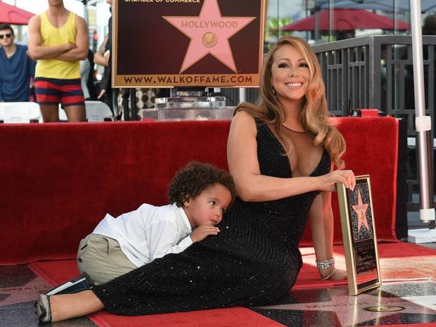 Η ντίβα Μαράια Κάρεϊ διώχνει τον 4χρονο που της έκλεψε τη δόξα [εικόνες]  | iefimerida.gr 1