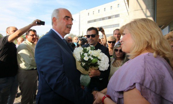 Μεϊμαράκης: Θα στηρίξουμες επενδύσεις όπως οι Σκουριές - Τον υποδέχθηκαν με ανθοδέσμη [εικόνες&βίντεο]  | iefimerida.gr 0