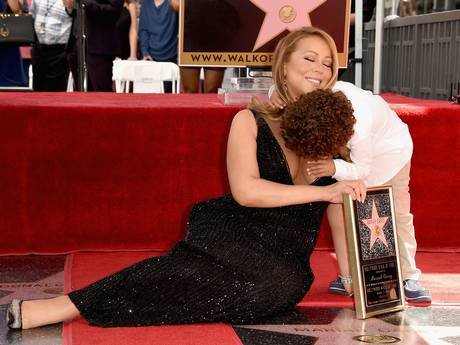 Η ντίβα Μαράια Κάρεϊ διώχνει τον 4χρονο που της έκλεψε τη δόξα [εικόνες]  | iefimerida.gr 3