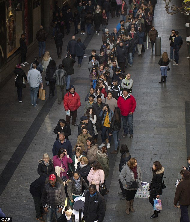  Ο πιο τυχερός μετανάστης -Εφθασε με μια αυτοσχέδια βάρκα στην Ισπανία και κέρδισε 400.000 ευρώ σε λαχείο [εικόνες]  | iefimerida.gr 3