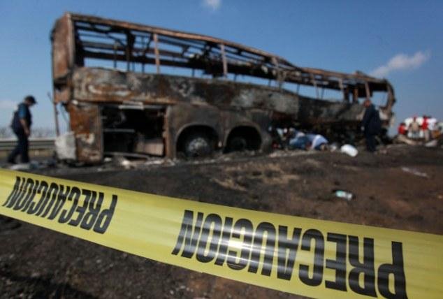 Φρικτό τροχαίο στο Μεξικό -36 άνθρωποι κάηκαν ζωντανοί σε σύγκρουση λεωφορείου με φορτηγό [εικόνες] | iefimerida.gr 4