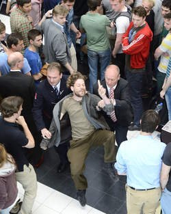 Φοιτητές δημιούργησαν επεισόδιο σε ομιλία της Λαγκάρντ σε ολλανδικό πανεπιστήμιο [εικόνες και βίντεο] | iefimerida.gr 0