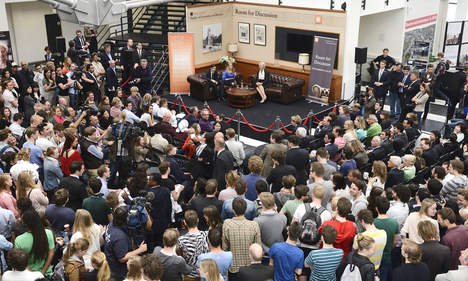 Φοιτητές δημιούργησαν επεισόδιο σε ομιλία της Λαγκάρντ σε ολλανδικό πανεπιστήμιο [εικόνες και βίντεο] | iefimerida.gr 2