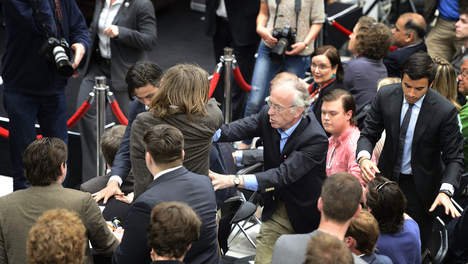 Φοιτητές δημιούργησαν επεισόδιο σε ομιλία της Λαγκάρντ σε ολλανδικό πανεπιστήμιο [εικόνες και βίντεο] | iefimerida.gr 1