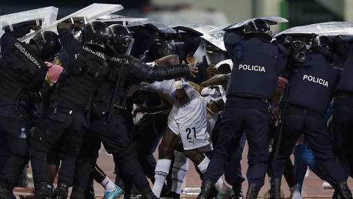 Μεγάλης έκτασης επεισόδια και πολύ ξύλο στο Κόπα Αφρικα [εικόνες & βίντεο] | iefimerida.gr 2