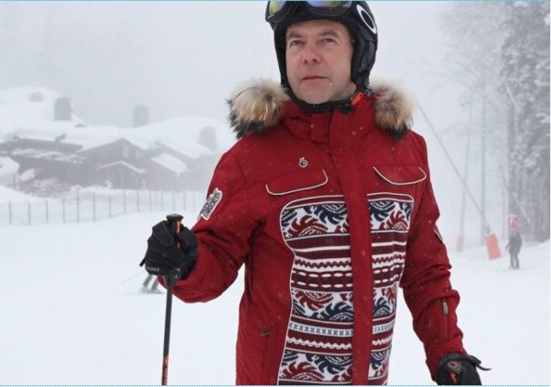 Οσο οι Ρώσοι διαδήλωναν, ο Μεντβέντεφ έκανε σκι [εικόνες] | iefimerida.gr 1