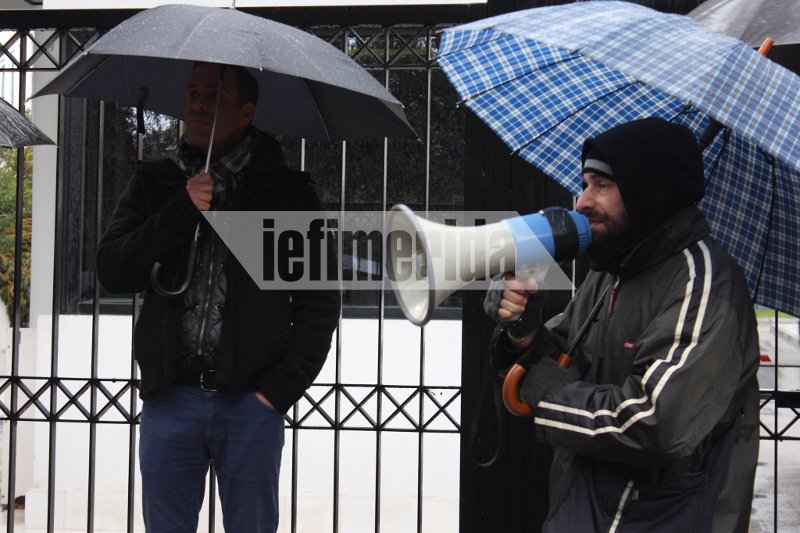 Οι εργαζόμενοι του Mega διαδηλώνουν έξω από τη ΜΟΤΟΡ ΟΙΛ διεκδικώντας τα δεδουλευμένα 7 μηνών [εικόνες] | iefimerida.gr 4