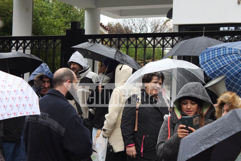 Οι εργαζόμενοι του Mega διαδηλώνουν έξω από τη ΜΟΤΟΡ ΟΙΛ διεκδικώντας τα δεδουλευμένα 7 μηνών [εικόνες] | iefimerida.gr 3