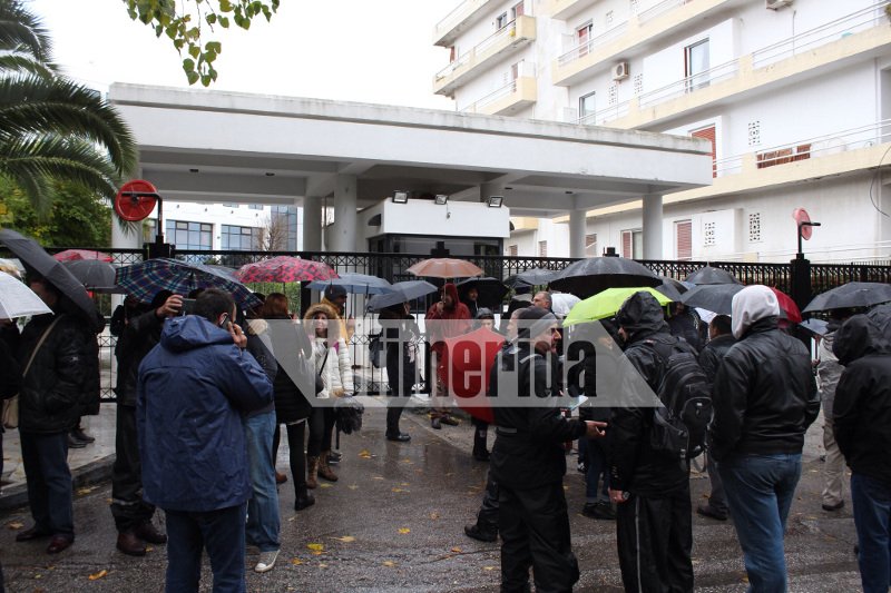 Οι εργαζόμενοι του Mega διαδηλώνουν έξω από τη ΜΟΤΟΡ ΟΙΛ διεκδικώντας τα δεδουλευμένα 7 μηνών [εικόνες] | iefimerida.gr 0