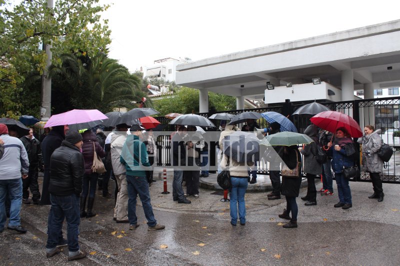 Οι εργαζόμενοι του Mega διαδηλώνουν έξω από τη ΜΟΤΟΡ ΟΙΛ διεκδικώντας τα δεδουλευμένα 7 μηνών [εικόνες] | iefimerida.gr 2