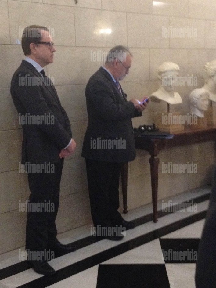  Το backstage της συνέντευξης Τύπου Τσίπρα-Γκουρία -Τα χαμόγελα Βαρουφάκη και τα sms του Δραγασάκη [εικόνες] | iefimerida.gr 2