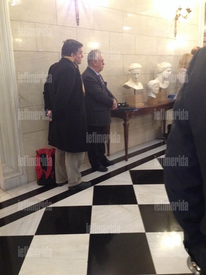  Το backstage της συνέντευξης Τύπου Τσίπρα-Γκουρία -Τα χαμόγελα Βαρουφάκη και τα sms του Δραγασάκη [εικόνες] | iefimerida.gr 0