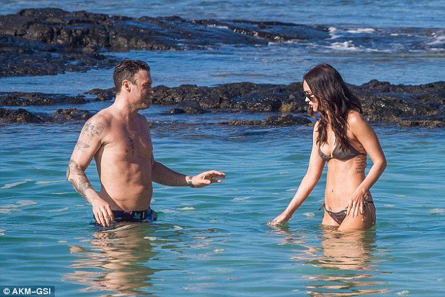 Εγκεφαλικά μοίρασε η Μέγκαν Φοξ στην παραλία [εικόνες] | iefimerida.gr 6