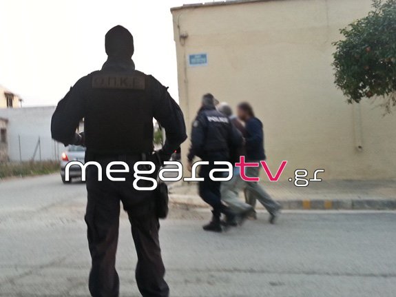 Σοκ στα Μέγαρα για τον παρ' ολίγον παιδοκτόνο: Πυροβόλησε τον γιο του πάνω σε καβγά [εικόνες] | iefimerida.gr 4