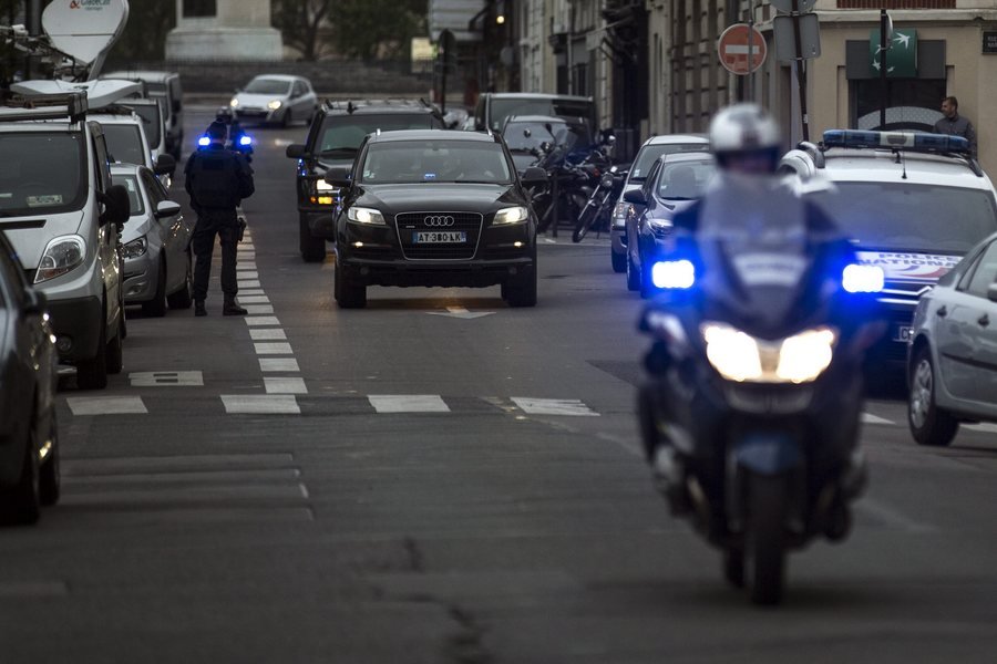 Στους ανακριτές ο Αμπντεσλάμ -Μεταφέρθηκε στο δικαστικό μέγαρο του Παρισιού [εικόνες] | iefimerida.gr 1