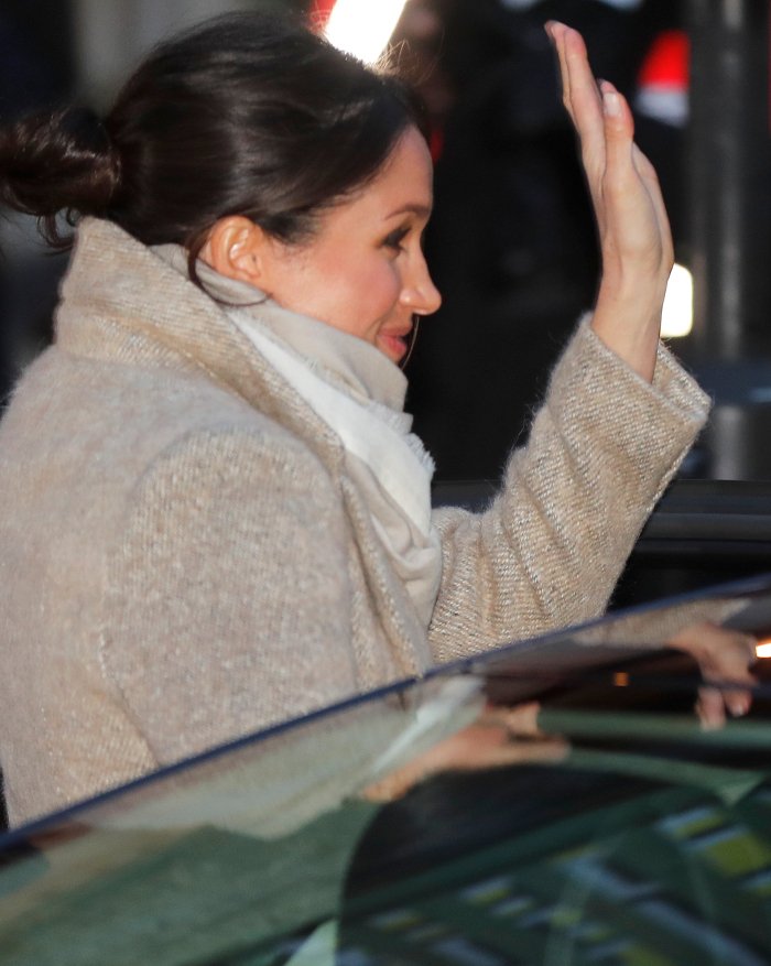 Μέγκαν Μαρκλ, η αχτένιστη πριγκίπισσα -Σάλος με τον ατημέλητο κότσο της [εικόνες & βίντεο] | iefimerida.gr 2