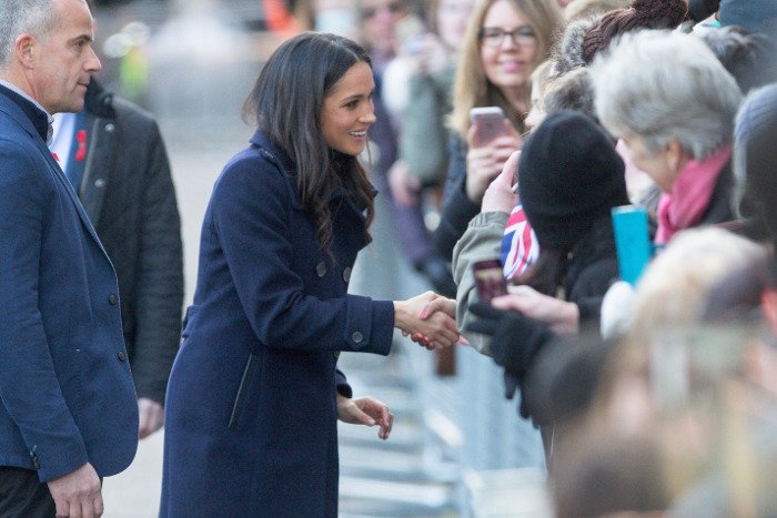 «Εσπασε» η Μέγκαν Μαρκλ το βασιλικό πρωτόκολλο; -Στην εμφάνισή της στο πλευρό του πρίγκιπα Χάρι [εικόνες]  | iefimerida.gr 1