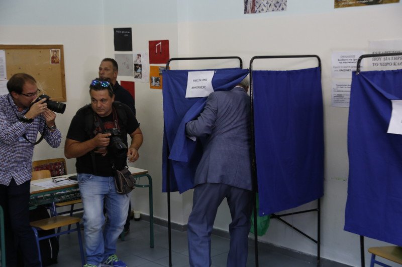 Οι αρχηγοί στις κάλπες, όλα τα παραλειπόμενα -Η Φώφη με τα παιδάκια της στο παραβάν, οι ρακές του Καμμένου, το... χαμένο ψηφοδέλτιο του Ποταμιού [εικόνες] | iefimerida.gr 6