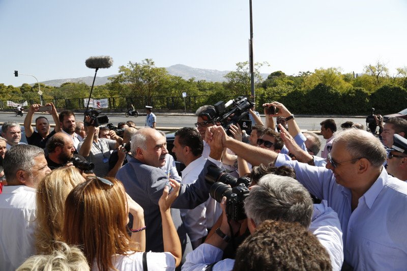 Οι αρχηγοί στις κάλπες, όλα τα παραλειπόμενα -Η Φώφη με τα παιδάκια της στο παραβάν, οι ρακές του Καμμένου, το... χαμένο ψηφοδέλτιο του Ποταμιού [εικόνες] | iefimerida.gr 10