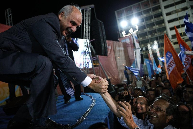 Καραμανλής και Σαμαράς στο πλάι του Μεϊμαράκη στην Ομόνοια [εικόνες] | iefimerida.gr 0