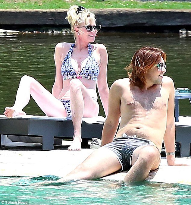 Μέλανι Γκρίφιθ: Αγνώριστη η αλλοτινή «θεά», με μπικίνι και χωρίς ρετούς [εικόνες]  | iefimerida.gr 0