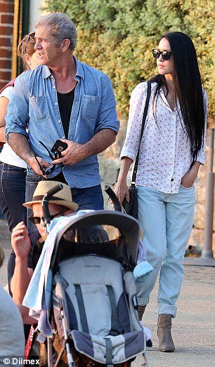 Μελ Γκίμπσον: Ερωτευμένος με καλλονή 35 χρόνια μικρότερή του [εικόνες]  | iefimerida.gr 0