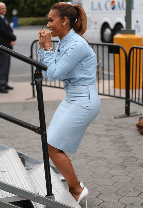 Οταν ανατινάχθηκαν οι ραφές φούστας τραγουδίστριας -Δεν άντεξαν την πίεση από τις καμπύλες της [εικόνες] | iefimerida.gr 0