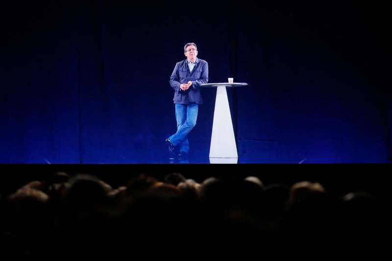 Γαλλία: Ο Μελανσόν έκανε προεκλογική συγκέντρωση σε 7 πόλεις... ταυτόχρονα -Μέσω ολογράμματος [εικόνες] | iefimerida.gr 0