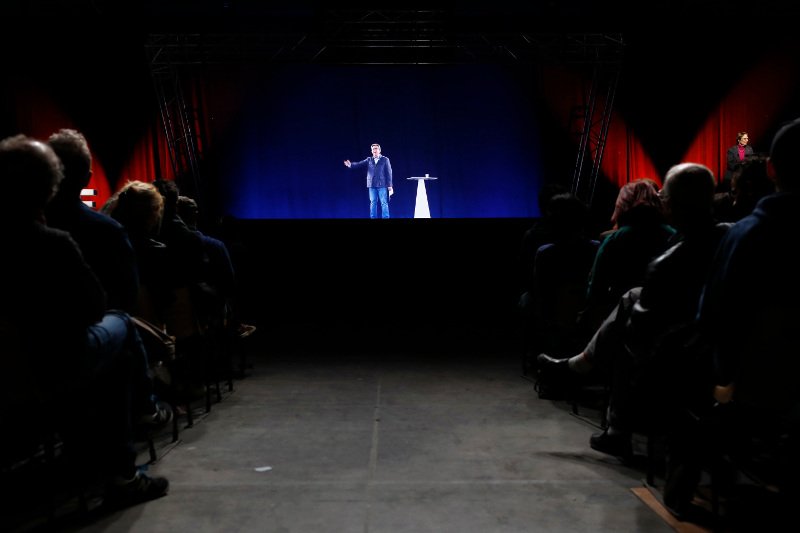 Γαλλία: Ο Μελανσόν έκανε προεκλογική συγκέντρωση σε 7 πόλεις... ταυτόχρονα -Μέσω ολογράμματος [εικόνες] | iefimerida.gr 3