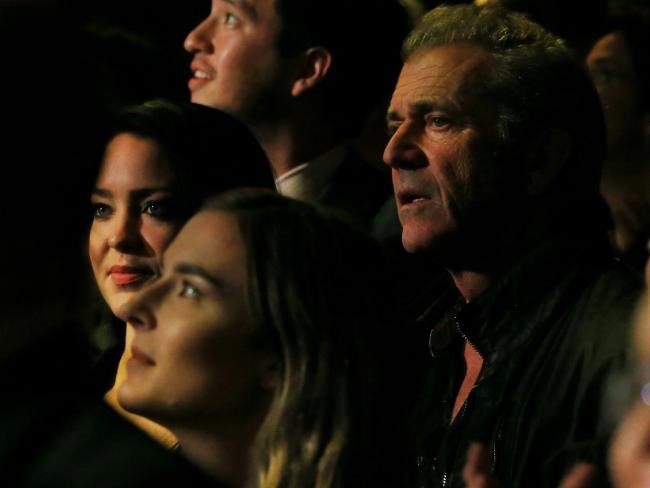 Ο Μελ Γκίμπσον με τη νέα του κατάκτηση, 24 ετών [εικόνες] | iefimerida.gr 5