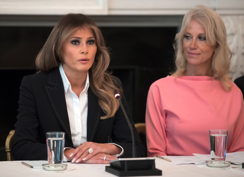 Κούρασε -Το κοστούμι και το μπλουζάκι που φορά ξανά και ξανά η Μελάνια Τραμπ [εικόνες] | iefimerida.gr 4