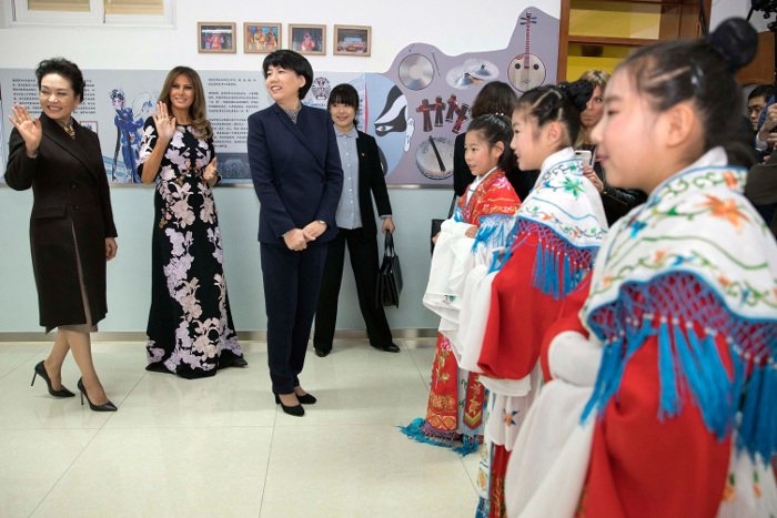 Το κιμονό των 4.000 δολαρίων της Μελάνια -Στην Κίνα με στιλ [εικόνες] | iefimerida.gr 0