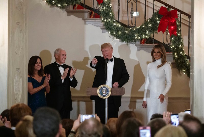 Η σέξι Μελάνια Τραμπ φόρεσε το φόρεμα που ελάχιστες θα τολμούσαν να φορέσουν -Και κόλασε [εικόνες] | iefimerida.gr 3