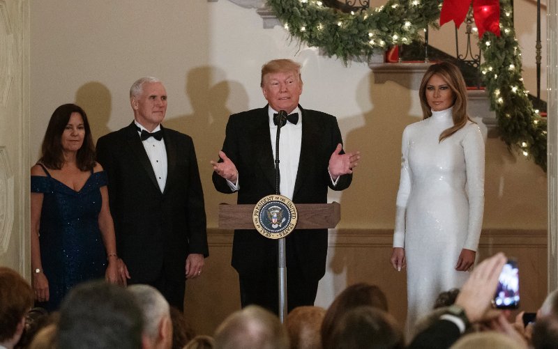 Η σέξι Μελάνια Τραμπ φόρεσε το φόρεμα που ελάχιστες θα τολμούσαν να φορέσουν -Και κόλασε [εικόνες] | iefimerida.gr 1