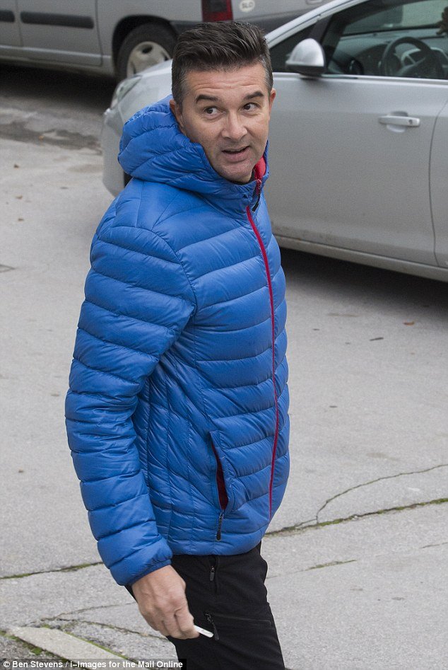 Ο «μυστικός» ετεροθαλής αδελφός της Μελάνια Τραμπ πανηγυρίζει -Θέλει να γιορτάσει με τη χαμένη του οικογένεια [εικόνες] | iefimerida.gr 0