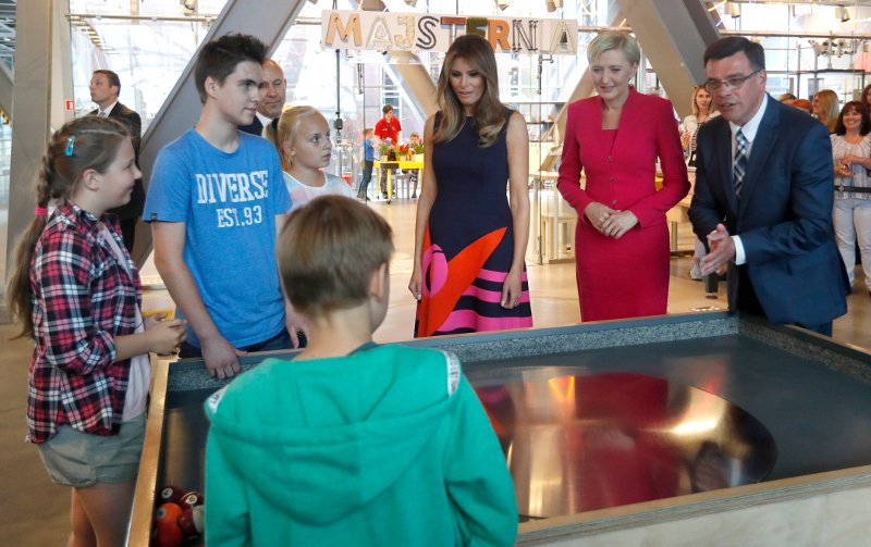 Οι Τραμπ σε νέα επιχείρηση γοητείας της Ευρώπης -Στιλ, ακριβά ρούχα [εικόνες] | iefimerida.gr 10