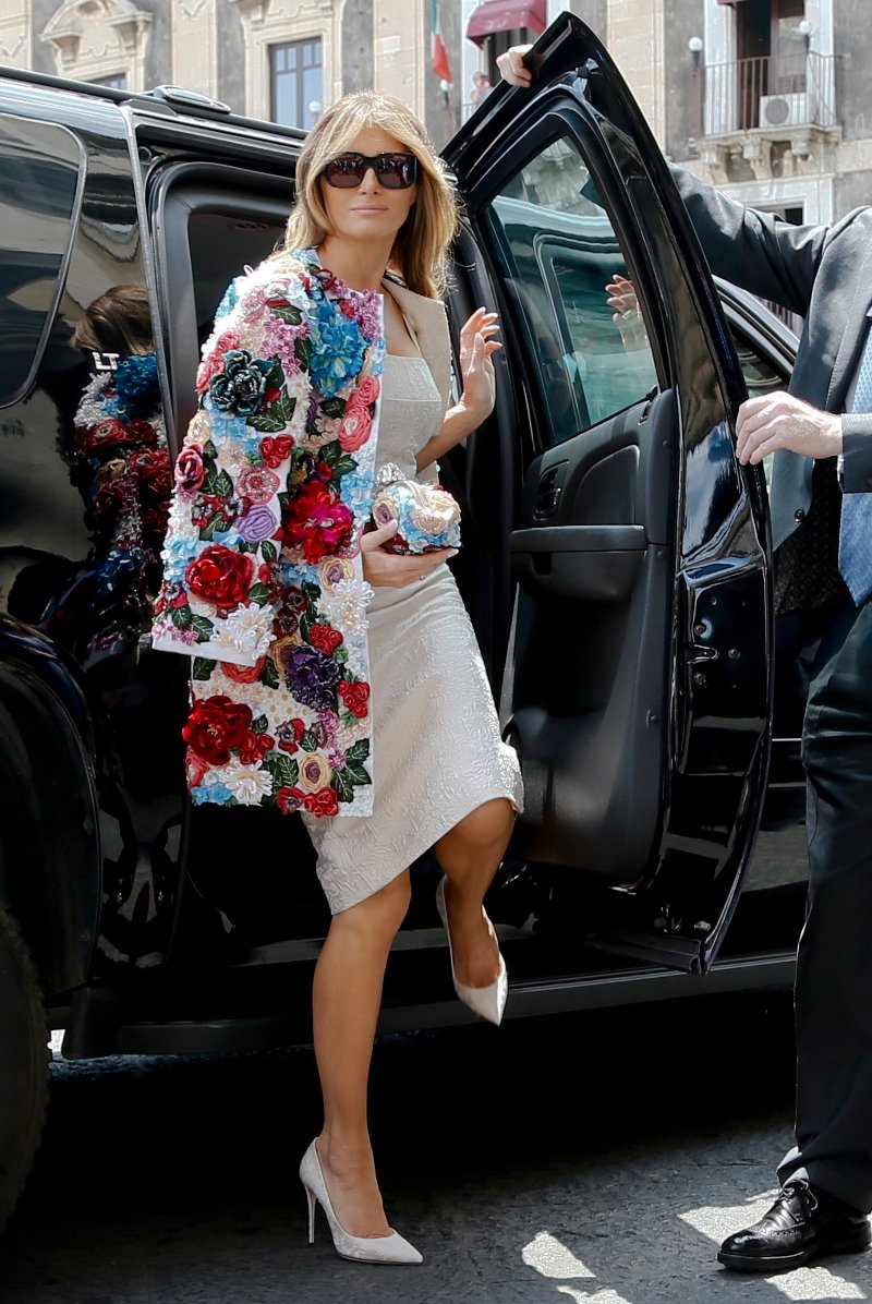 Η Diva Μελάνια Τραμπ-Με πανωφόρι των 46.000 ευρώ, σαν ολάνθιστος κήπος, στη Σικελία [εικόνες] | iefimerida.gr 2