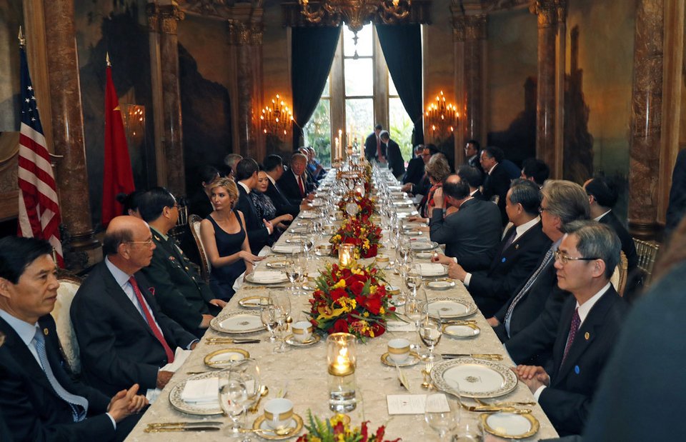 Πώς ο Ντόναλντ Τραμπ ως πρόεδρος πλουτίζει ανενόχλητος [εικόνες] | iefimerida.gr 5