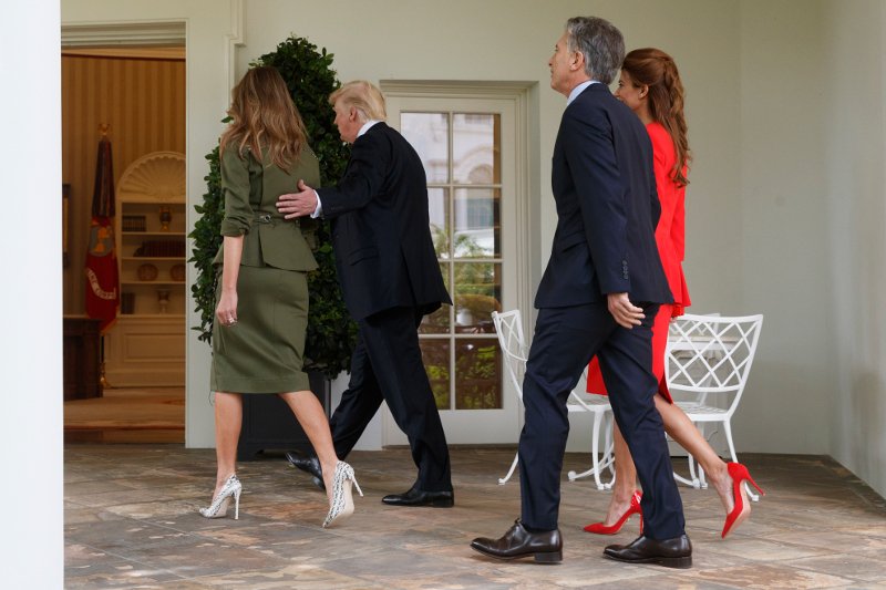 «Φωτιά» στα κόκκινα η Πρώτη Κυρία της Αργεντινής -Ο Τραμπ δεν έπαιρνε τα χέρια του από τη μέση της [εικόνες] | iefimerida.gr 17
