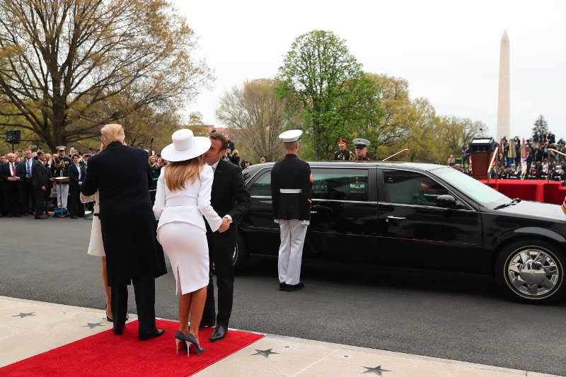 Νέα Πίπα Μίντλετον η Μελάνια Τραμπ -Με λευκό στενό φόρεμα που τόνιζε τα οπίσθιά της [εικόνες] | iefimerida.gr 2