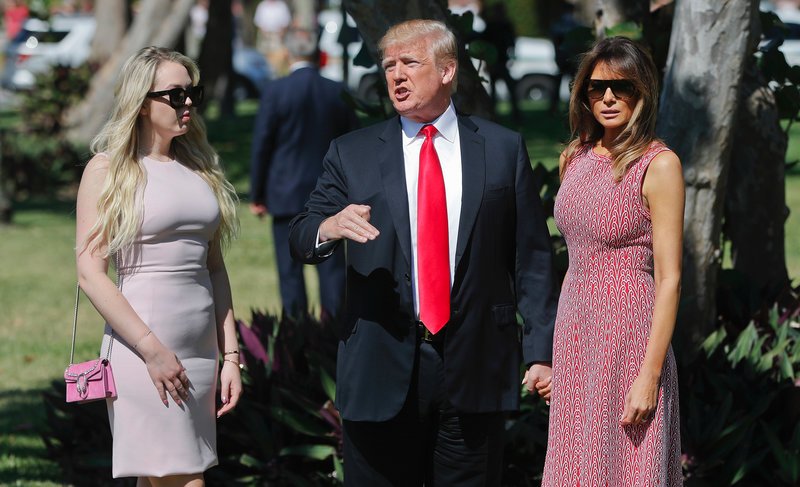 Η αμηχανία της Μελάνια στην πρώτη της εμφάνιση μετά το σκάνδαλο με την πορνοστάρ [εικόνες] | iefimerida.gr 2