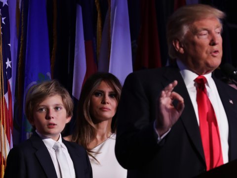 100.000 νεοϋορκέζοι ζητούν από την Μελάνια Τραμπ να εγκαταλείψει την πόλη τους [εικόνες] | iefimerida.gr 2