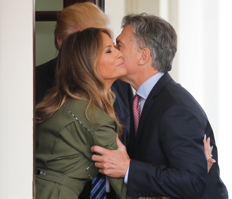 «Φωτιά» στα κόκκινα η Πρώτη Κυρία της Αργεντινής -Ο Τραμπ δεν έπαιρνε τα χέρια του από τη μέση της [εικόνες] | iefimerida.gr 15