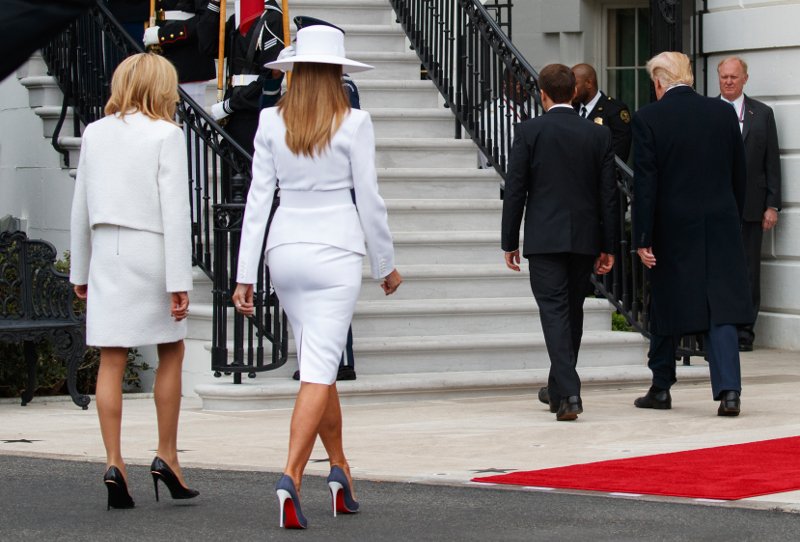 Νέα Πίπα Μίντλετον η Μελάνια Τραμπ -Με λευκό στενό φόρεμα που τόνιζε τα οπίσθιά της [εικόνες] | iefimerida.gr 3