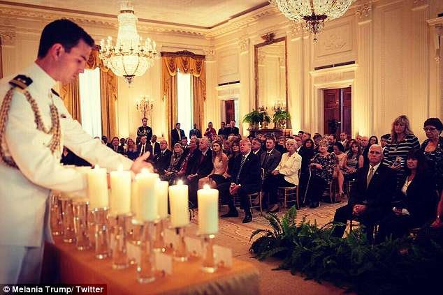 Η πρώτη εμφάνιση της Μελάνια στον Λευκό Οίκο ένα μήνα μετά την εξαφάνισή της [εικόνες & βίντεο] | iefimerida.gr 1