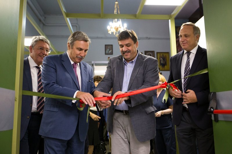 Ο Υπουργός Υγείας κ. Ανδρέας Ξανθός με τον Πρόεδρο του Ιδρύματος Ωνάση Δρ Αντώνη Παπαδημητρίου εγκαινιάζουν το «Κέντρο Μελανώματος και Καρκίνου Δέρματος», παρουσία του διοικητή του Νοσοκομείου «Ανδρέας Συγγρός» κ. Δημήτρη Ρηγόπουλου και του Υπεύθυνου του Κέντρου, Καθηγητή κ. Αλέξανδρου Στρατηγού