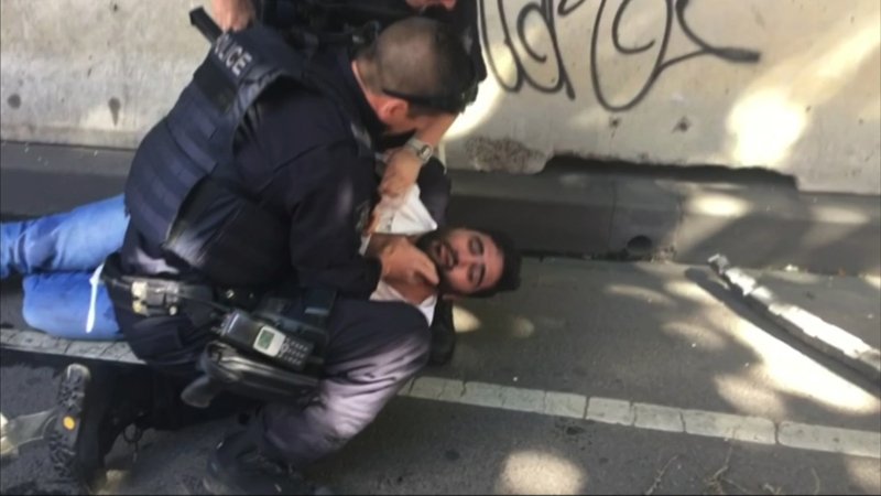 Βίντεο-σοκ: Η στιγμή που το αυτοκίνητο παρασύρει το πλήθος στην Μελβούρνη | iefimerida.gr 1