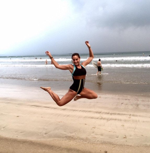 Τα εξωτικά Χριστούγεννα της Ελεονώρας Μελέτη -Για surf στη Σρι Λάνκα [εικόνες] | iefimerida.gr 1